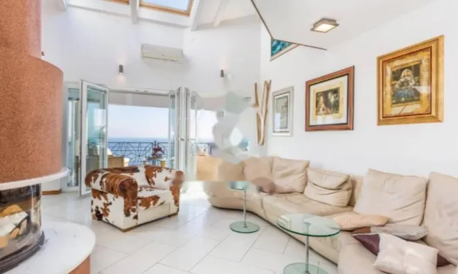 Недвижимость Четырехкомнатная квартира в центре Опатии: 11