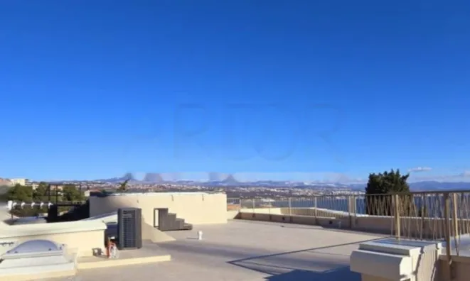 Недвижимость Четырехкомнатная квартира Центр: 18