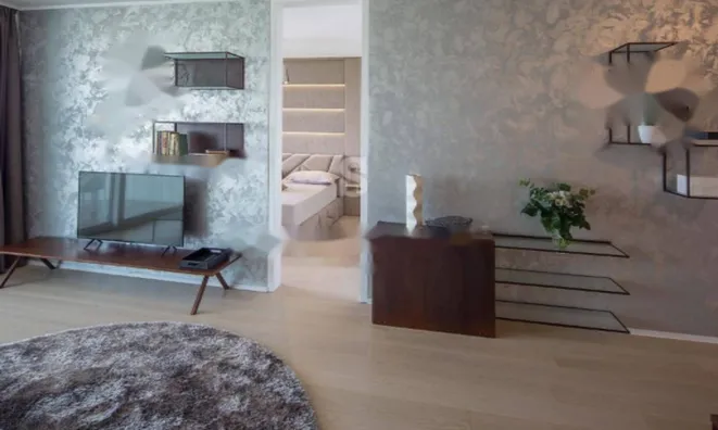 Недвижимость Двухкомнатная квартира в центре: 9