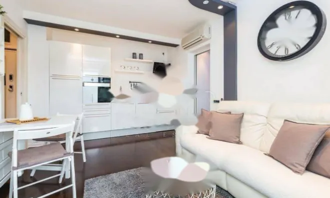 Недвижимость Двухкомнатная квартира в Центре: 9