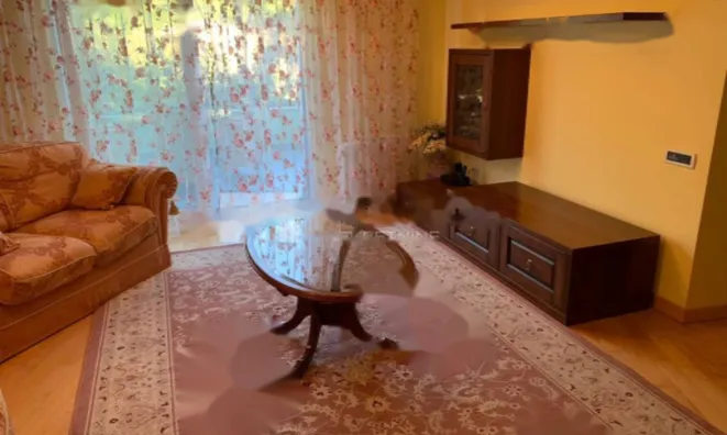 Недвижимость Четырёхкомнатная квартира Центр: 8