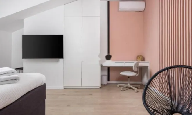 Недвижимость Трехкомнатная квартира в Центре: 11