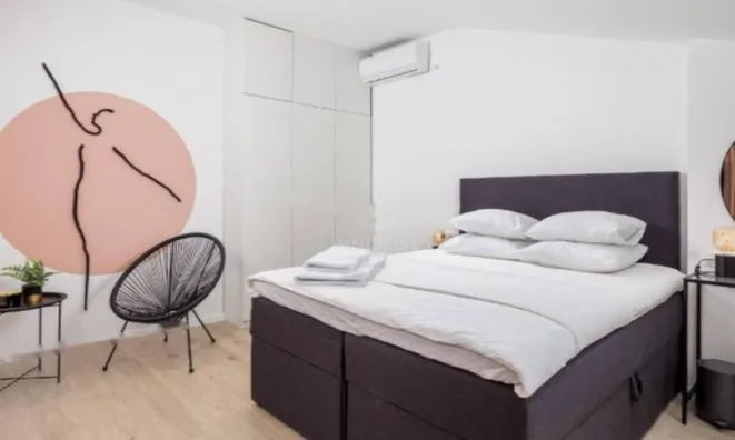 Недвижимость Трехкомнатная квартира в Центре: 17