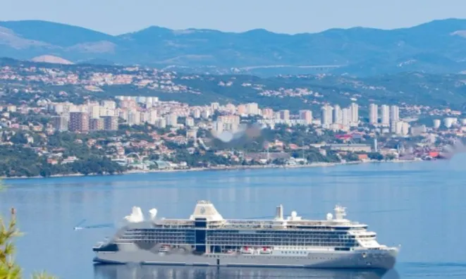 Недвижимость Трехкомнатная квартира в Опатии: 2