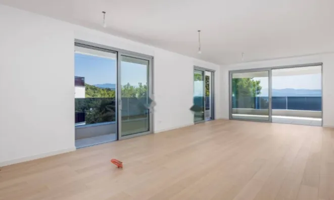 Недвижимость Трехкомнатная квартира в центре: 3