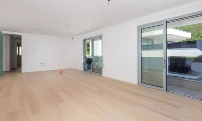 Недвижимость Трехкомнатная квартира в центре: 7