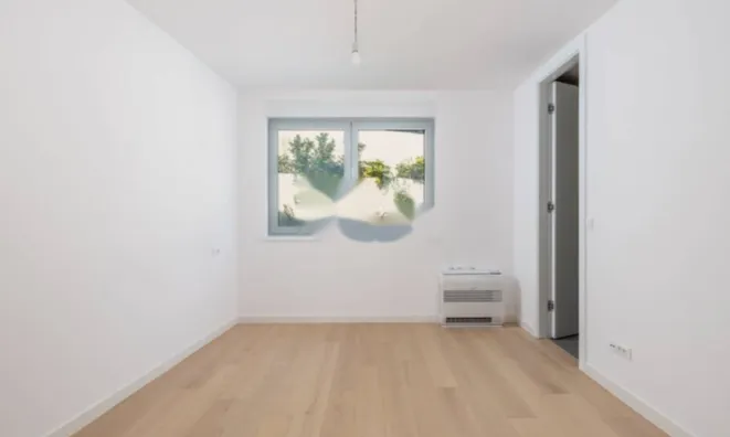 Недвижимость Трехкомнатная квартира в центре: 10