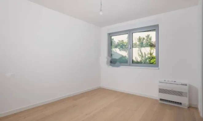 Недвижимость Трехкомнатная квартира в центре: 12