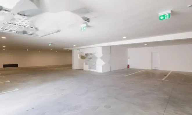 Недвижимость Трехкомнатная квартира в центре: 28