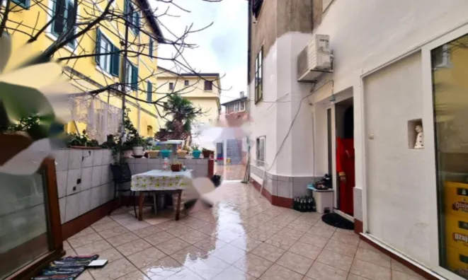 Недвижимость Трехкомнатная квартира Центр: 5