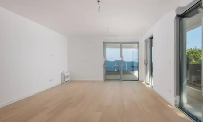 Недвижимость Трехкомнатная квартира Центр: 4