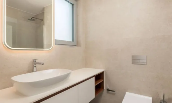 Недвижимость Трехкомнатная квартира Центр: 13