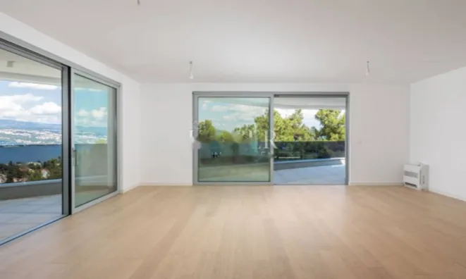 Недвижимость Четырехкомнатная квартира, Опатия, Центр: 32