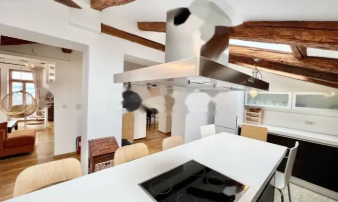 Недвижимость Трехкомнатная квартира, Центр: 10