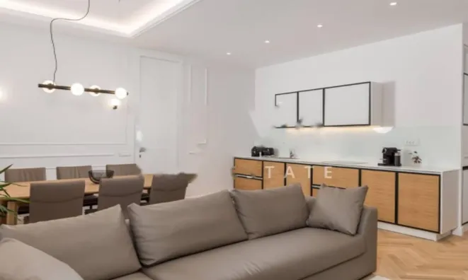 Недвижимость Трёхкомнатная квартира Центр: 10