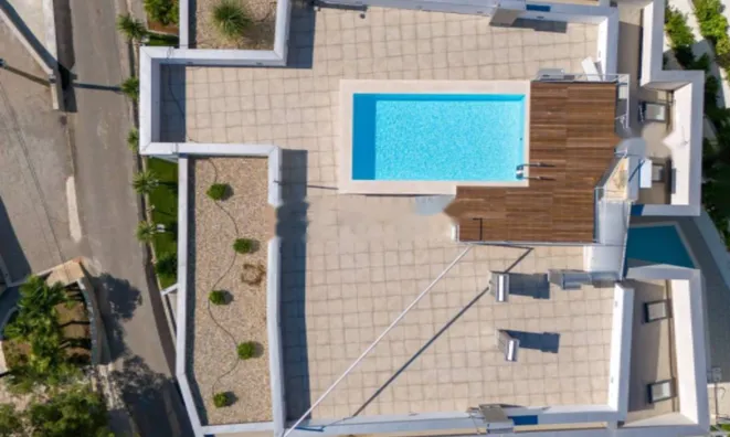 Недвижимость Трехкомнатная квартира Центр: 24