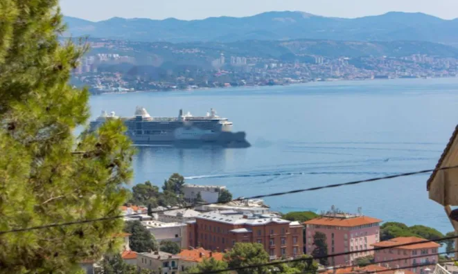 Недвижимость Трёхкомнатная квартира в центре: 4