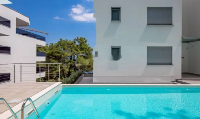 Недвижимость Трехкомнатная квартира в Центре: 9