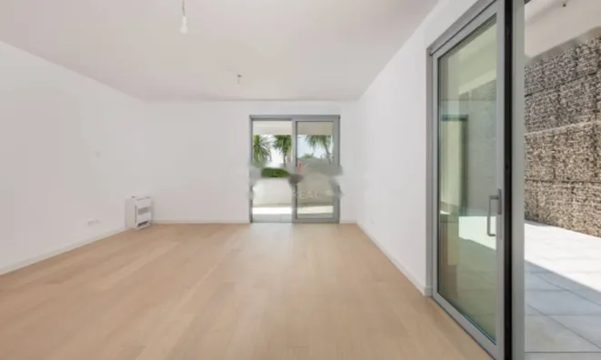 Недвижимость Трехкомнатная квартира в Центре: 11