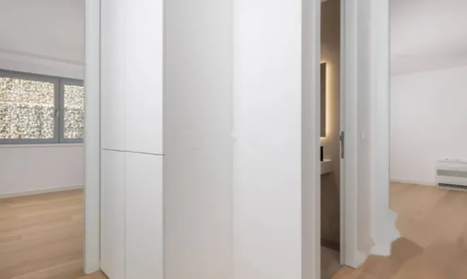 Недвижимость Трехкомнатная квартира в Центре: 16