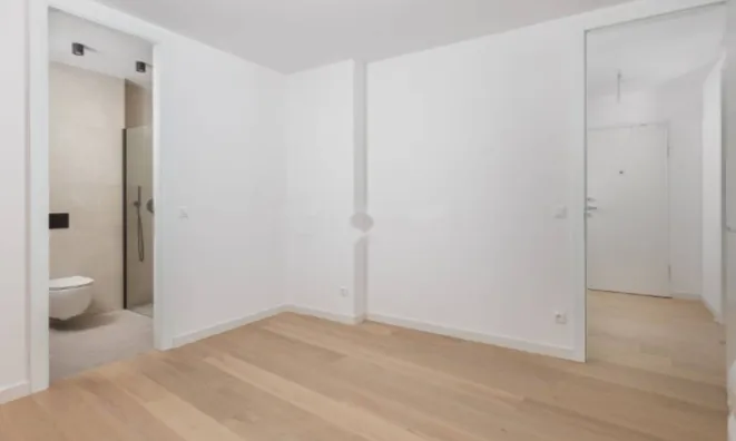 Недвижимость Трехкомнатная квартира в Центре: 18