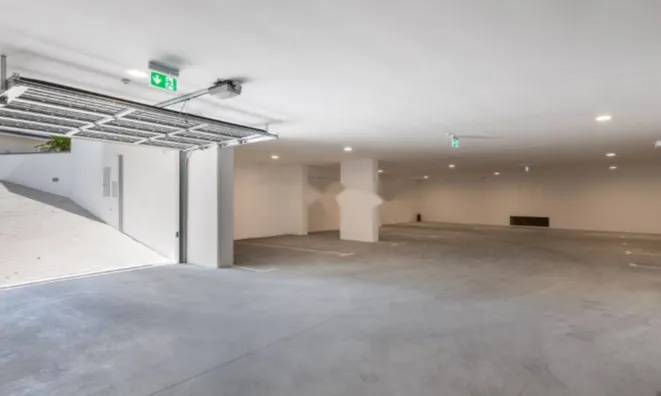 Недвижимость Трехкомнатная квартира в Центре: 30