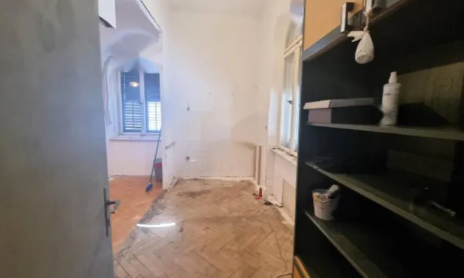 Недвижимость Трехкомнатная квартира в центре: 9