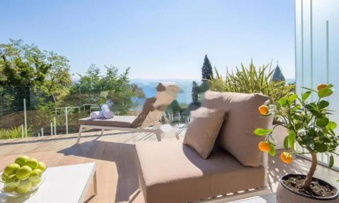 Недвижимость Трехкомнатная квартира в центре: 1