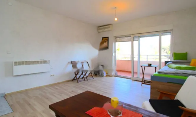 Недвижимость Однокомнатная квартира Побри: 2