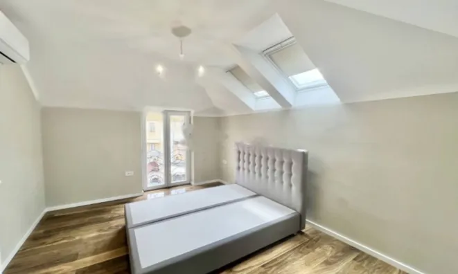 Недвижимость Трехкомнатная квартира в Центре: 14