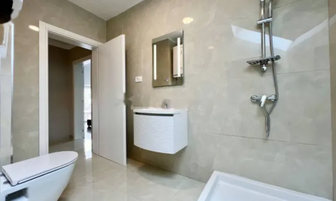 Недвижимость Трехкомнатная квартира в Центре: 19