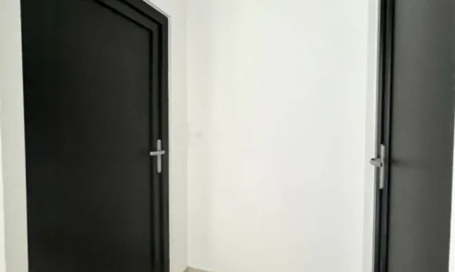 Недвижимость Трехкомнатная квартира в Центре: 24