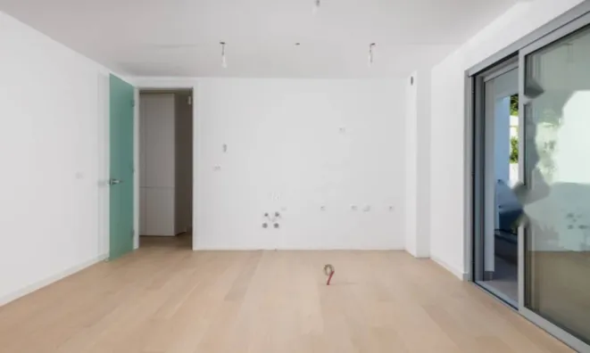 Недвижимость Трехкомнатная квартира Центр: 21