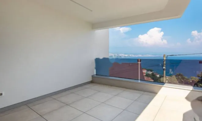 Недвижимость Трехкомнатная квартира Центр: 4