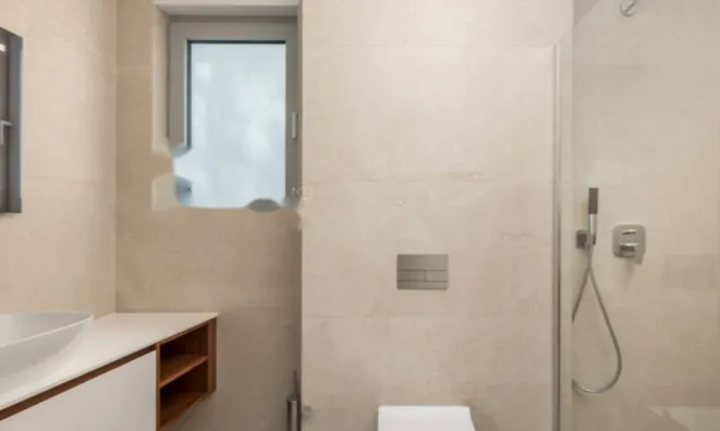 Недвижимость Трехкомнатная квартира Центр: 14