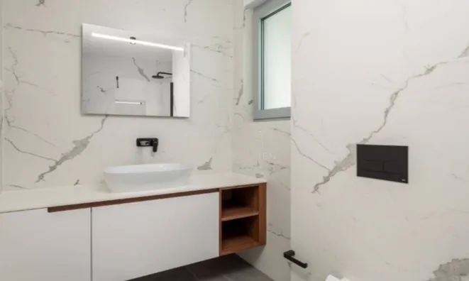 Недвижимость Трёхкомнатная квартира в центре: 10