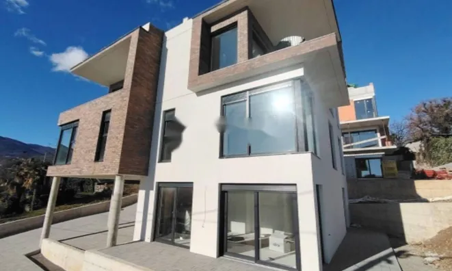 Недвижимость Четырехкомнатная квартира Центр Опатия: 1