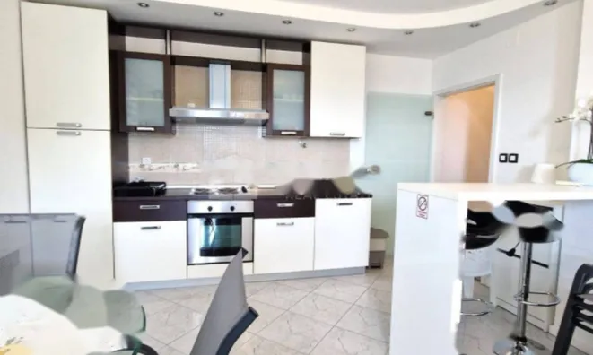 Недвижимость Четырехкомнатная квартира Ика: 1