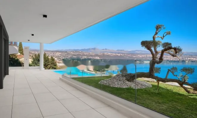 Недвижимость Четырехкомнатная квартира Центр: 1