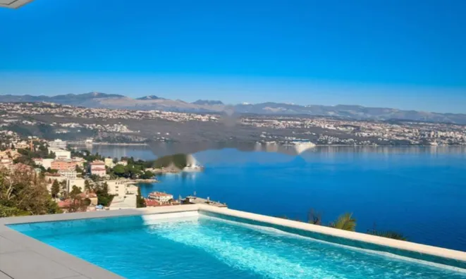 Недвижимость Четырехкомнатная квартира Центр: 4