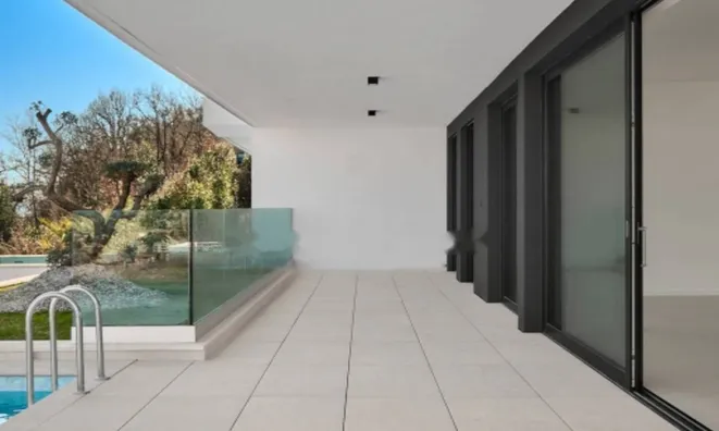 Недвижимость Четырехкомнатная квартира Центр: 9