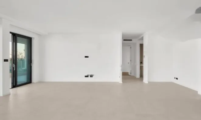 Недвижимость Четырехкомнатная квартира Центр: 13