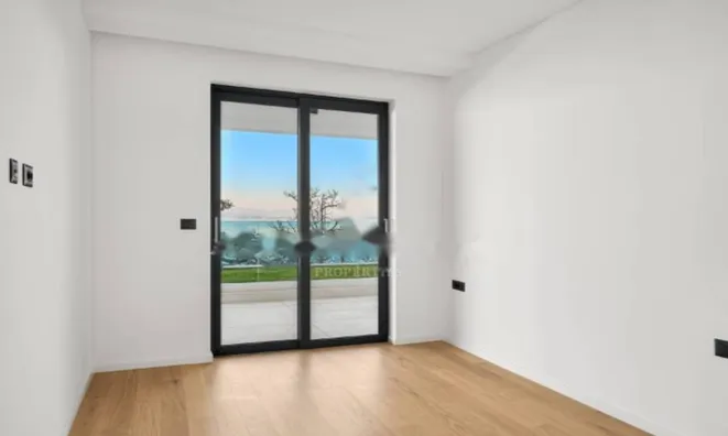 Недвижимость Четырехкомнатная квартира Центр: 16