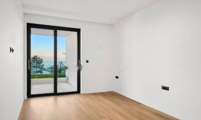 Недвижимость Четырехкомнатная квартира Центр: 22