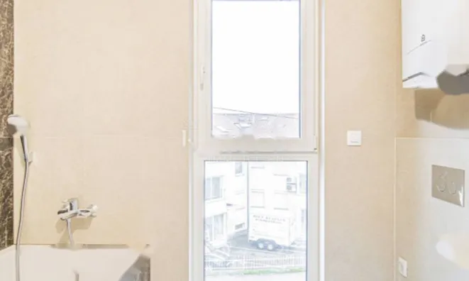 Недвижимость Четырехкомнатная квартира : 8