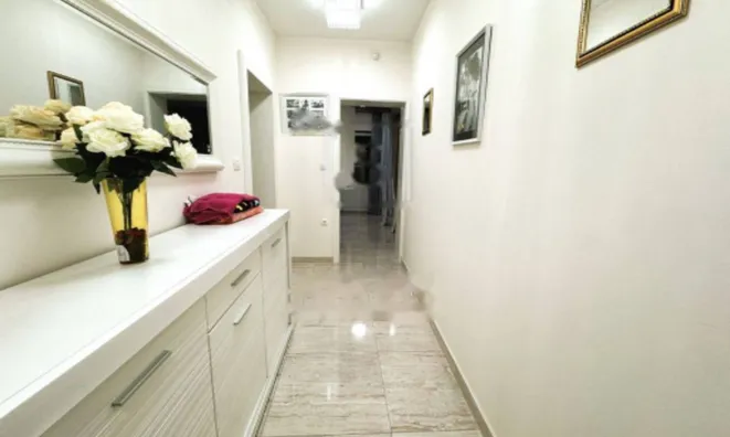 Недвижимость Четырехкомнатная квартира Центральная Опация: 12