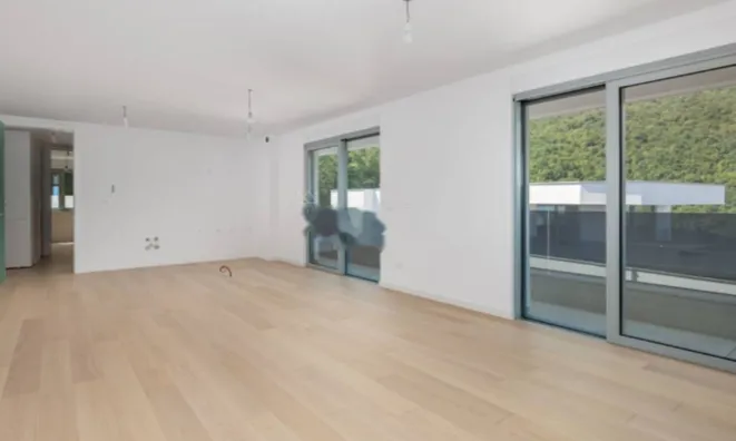 Недвижимость Трехкомнатная квартира Центр: 5