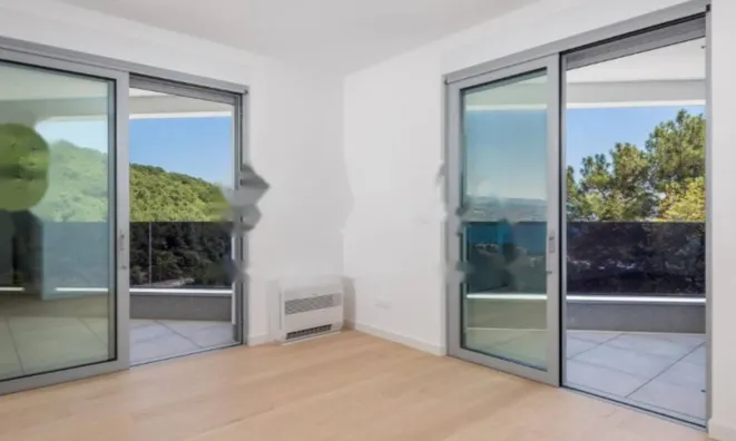 Недвижимость Четырёхкомнатная квартира Центр: 2