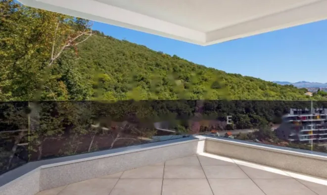 Недвижимость Четырёхкомнатная квартира Центр: 6