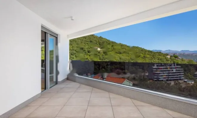 Недвижимость Четырёхкомнатная квартира Центр: 8